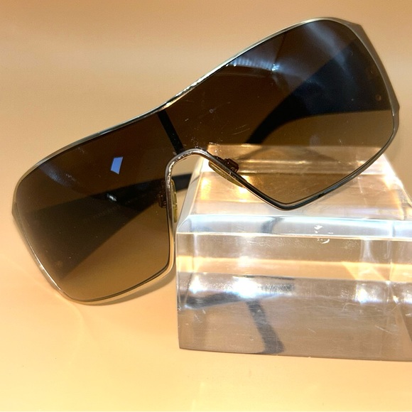 Burberry sunglasses and original case. Model # B3026Q. Great condition. - Picture 7 of 7